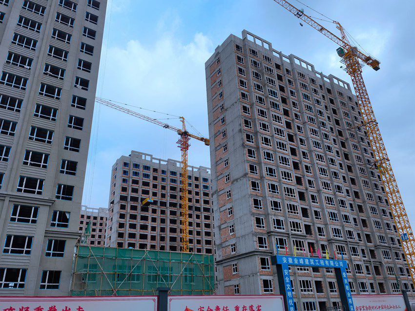 正在建设中的棚户区改造工程。人民网记者 马俊华摄